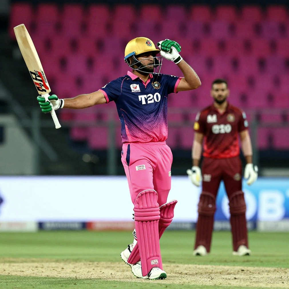 Two Seconds, One Review, and Shadab Khan's Hidden Hunger Two Seconds, One Review, and Shadab Khan's Hidden Hunger