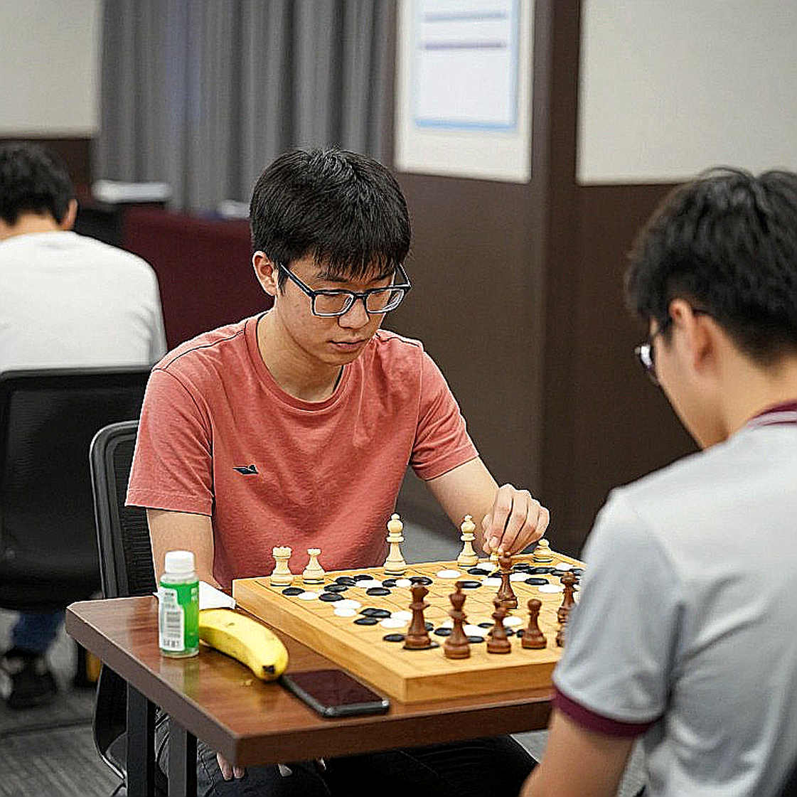 प्राग 2026 के 27 मिनिएचर और एक मैगज़ीन का हिसाब: ChessBase Magazine #225 में क्या असली है, क्या पैकेजिंग