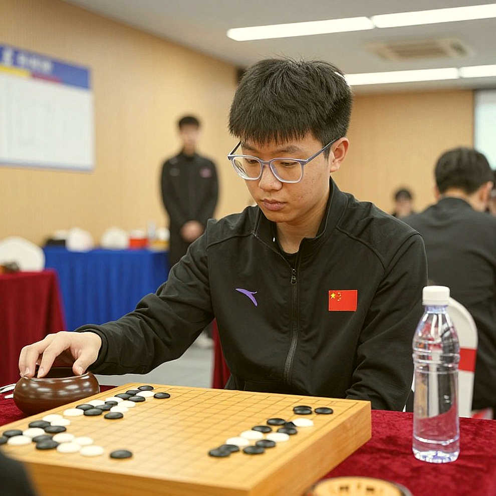 प्राग के 27 मिनिएचर और 10 रेपेटवॉर फाइलें: ChessBase Magazine #225 का असली बहीखाता प्राग के 27 मिनिएचर और 10 रेपेटवॉर फाइलें: ChessBase Magazine #225 का असली बहीखाता